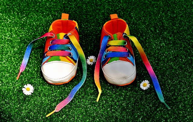 rainbow colors 2405766 640 - Cómo escoger zapatos para tu bebé